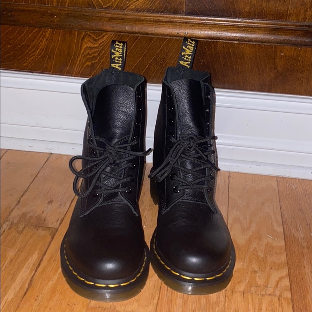 Dr. Marten’s 1460 Pascal Virginia Leather Boots